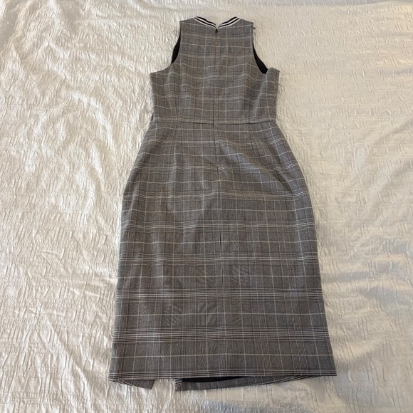 Banana Republic Grey Glen Plaid Sleeveless Sheath Dress Striped Neck Size 2 - Picture 6 of 7